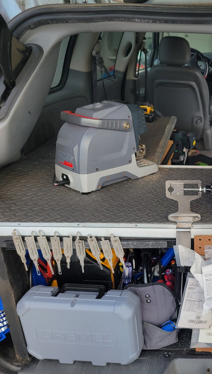 The key cutting machine and picks carried in the van